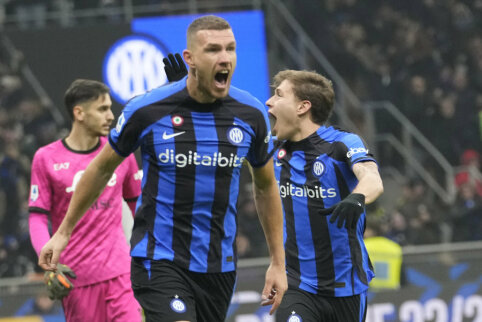 Puolėjas E. Džeko oficialiai prisijungė prie Schalke klubo