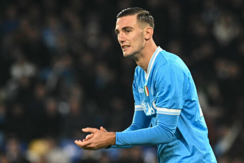 Nottingham Forest planuoja pasiskolinti Napoli klubo puolėją L. Luccą