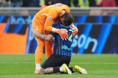 &bdquo;Man Utd&ldquo; skautai Italijos derbio metu stebėjo du žaidėjus