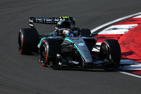 Suzukoje Mercedes diktuoja tempą: G. Russellas greičiausias pirmoje treniruotėje