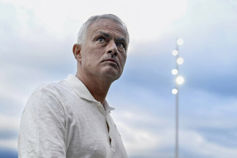 J. Mourinho pakomentavo gandus apie planus perimti Realo vairą