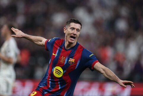 Jaudinantis R. Lewandowskio atsisveikinimas: Valencia fanai plojo ovacijomis